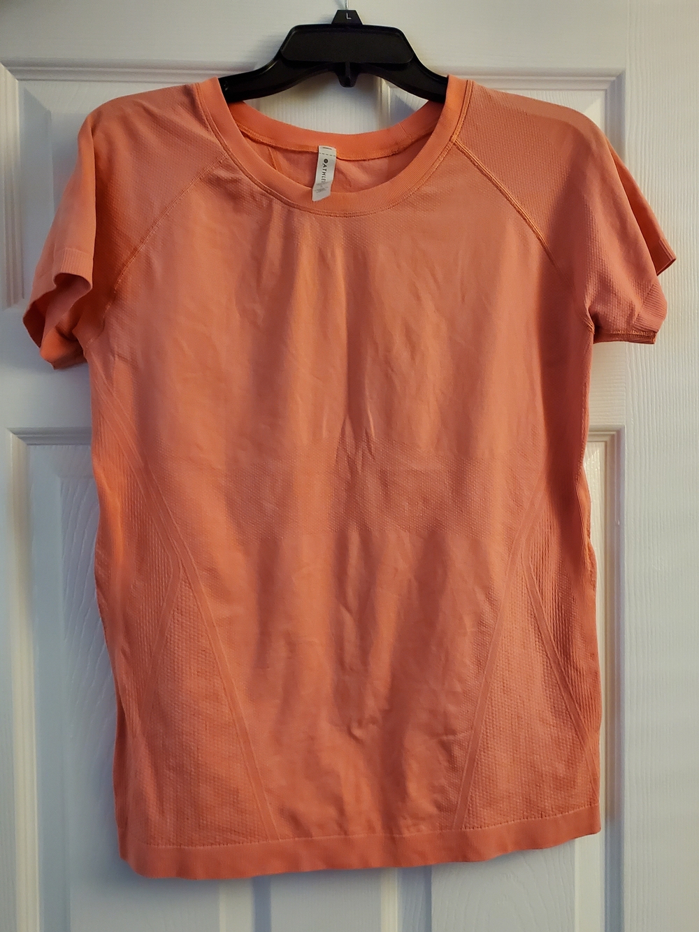 Athleta Momentum Tee Womens Large Coral Orange Seamless Athletic Workout Shirt